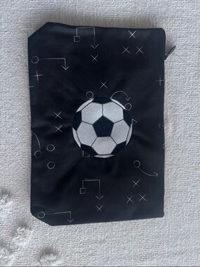 NEW -Thirty one zipper bag soccer